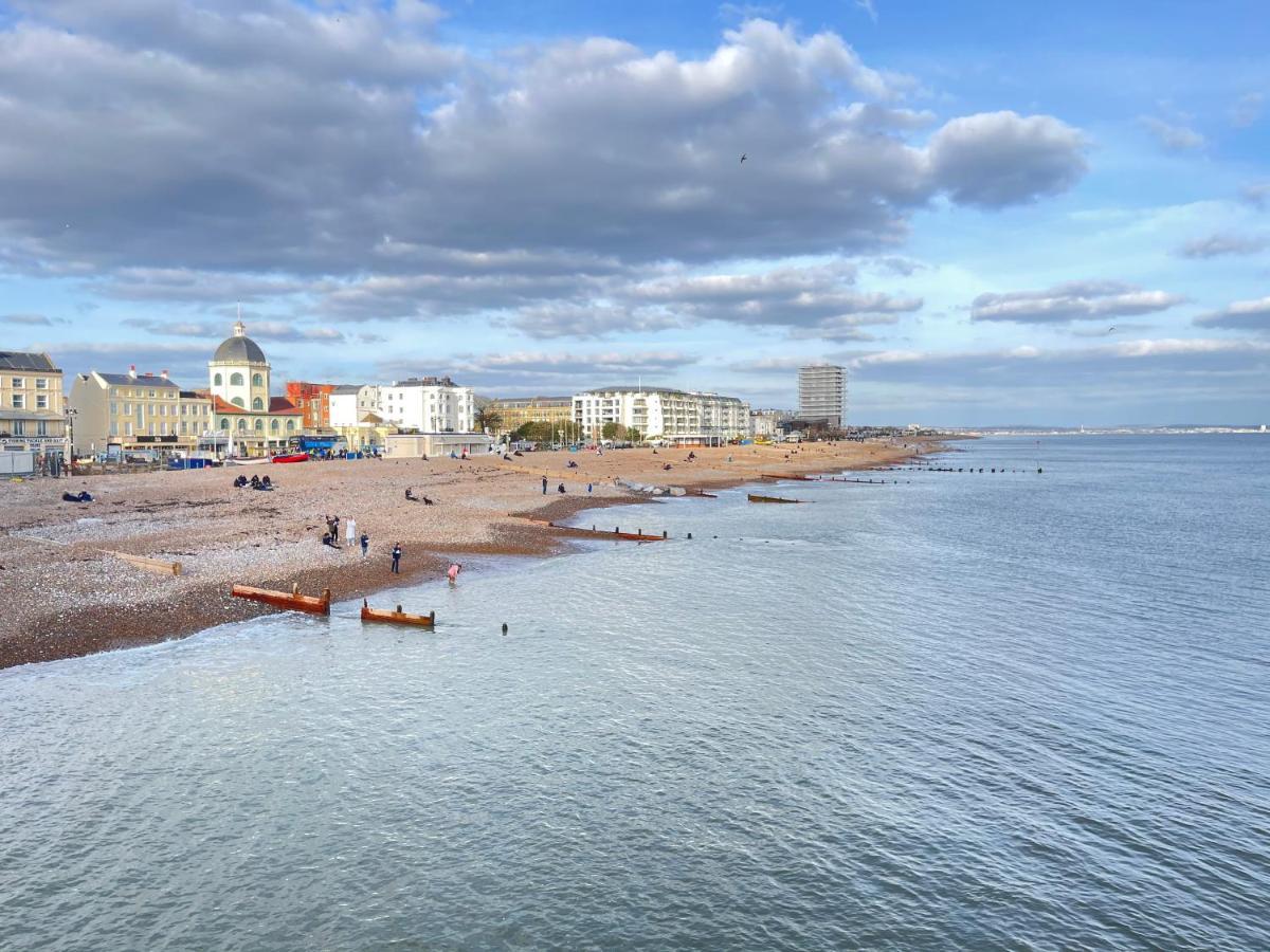 Heene Apartments Near Sea By Urban Hazelnut Worthing Eksteriør billede